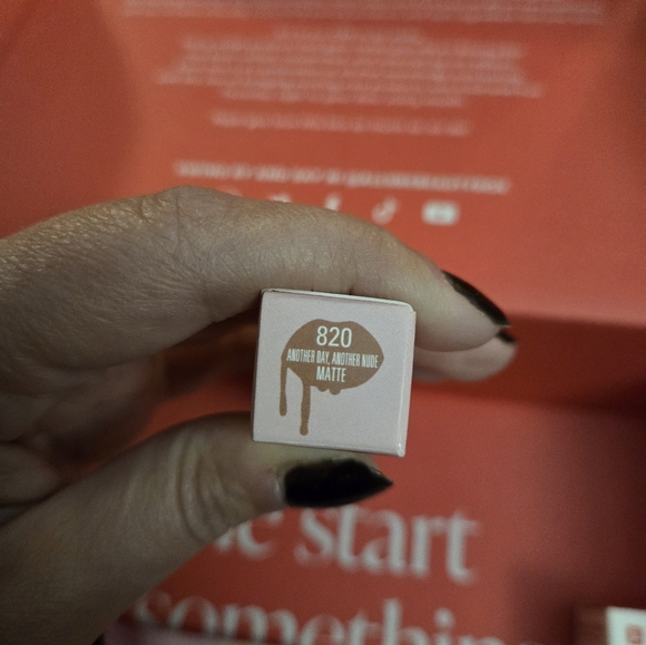 Kylie Matte Lipstick - Another Day, Another Nude - Picture 7 of 10